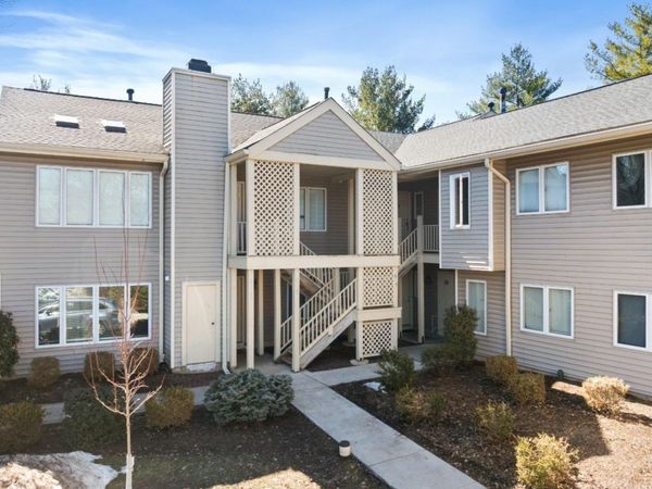 3 Augusta Dr, Clinton, NJ 08801