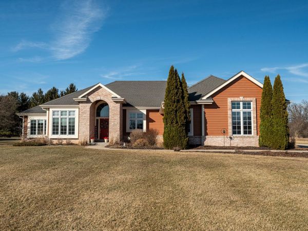 S101W32920 Westpointe Dr, Mukwonago, WI 53149