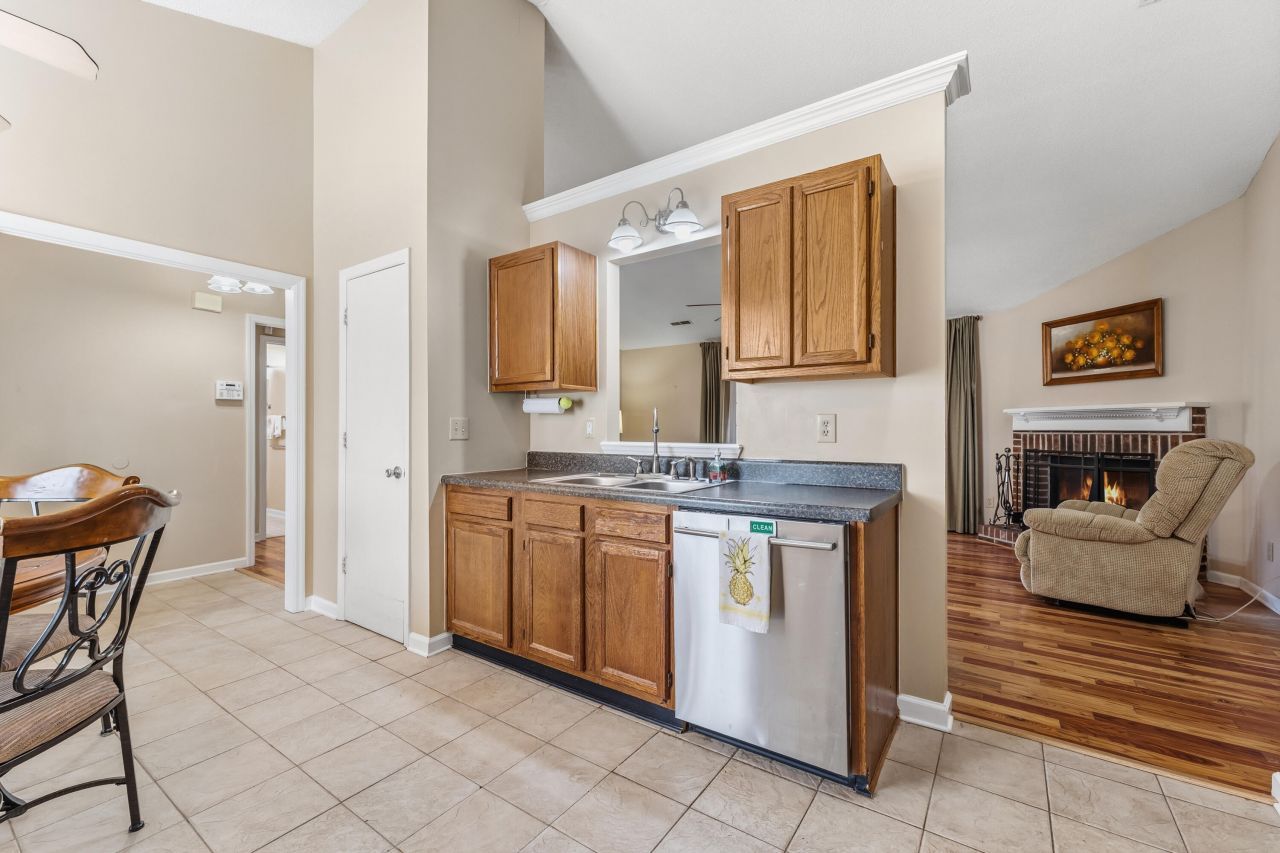 234 St Awdry Street Photo 12