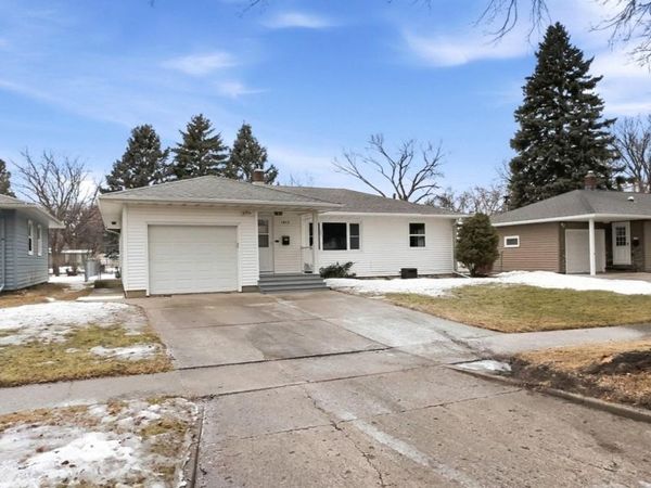 1813 13th Street S, Moorhead, MN 56560