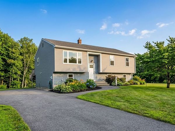 6 Jennifer Dr, Granby, MA 01033