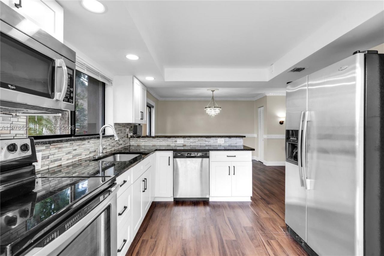 32 Wimbledon Lake Dr, Unit 221, Plantation, FL 33324 Photo