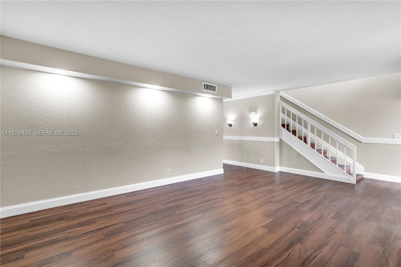 32 Wimbledon Lake Dr, Unit 221, Plantation, FL 33324 Photo