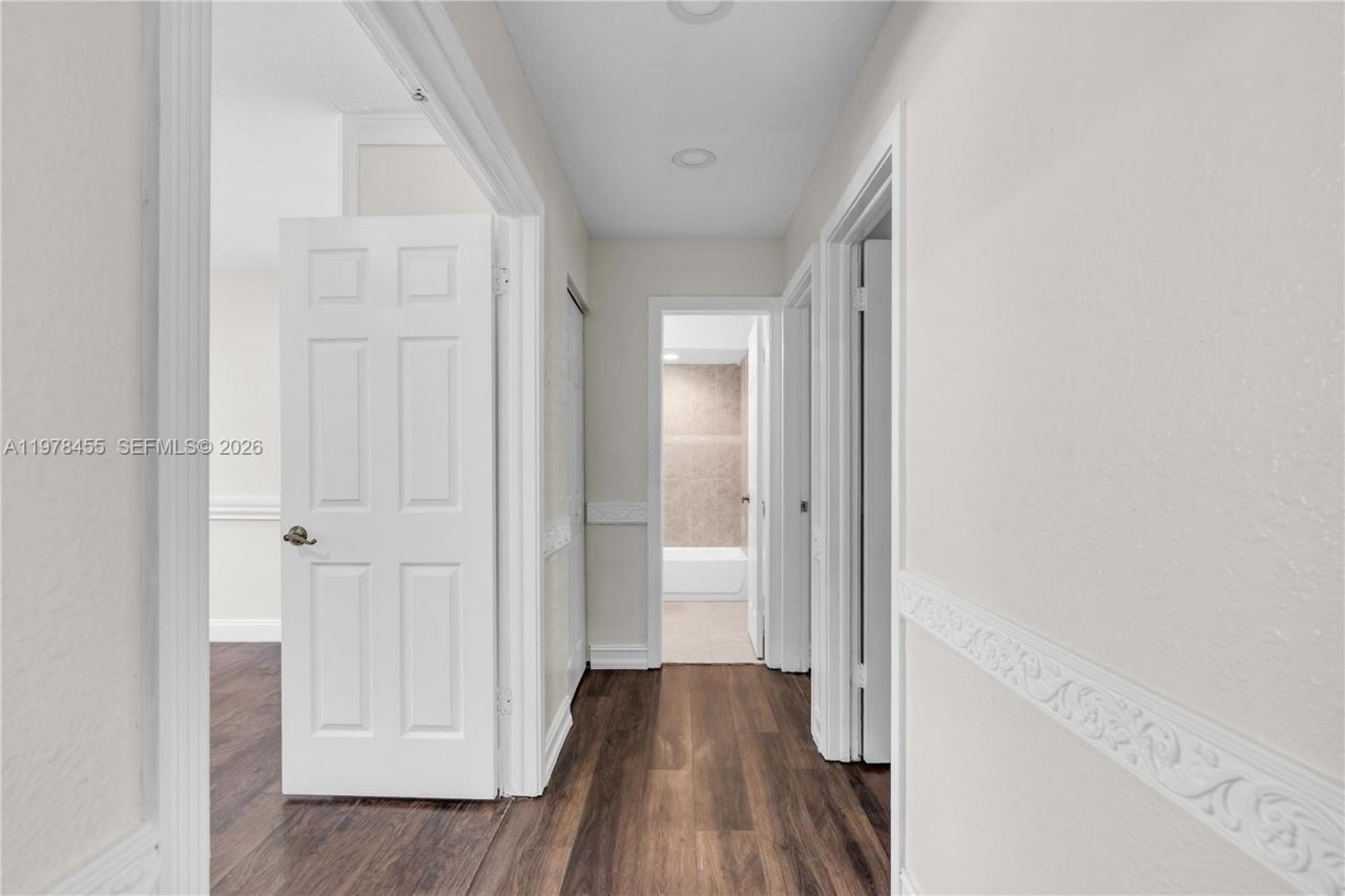 32 Wimbledon Lake Dr, Unit 221, Plantation, FL 33324 Photo