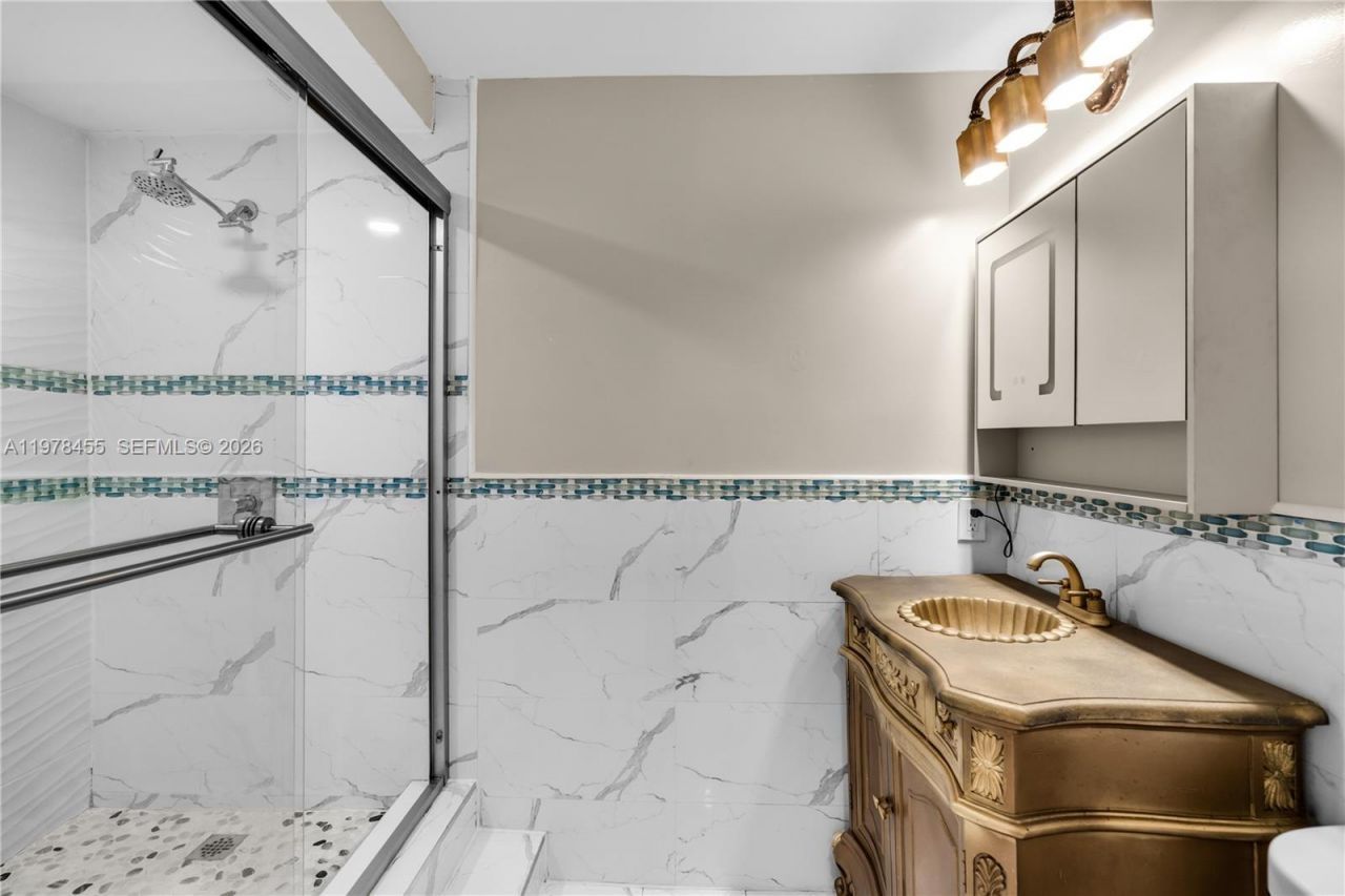 32 Wimbledon Lake Dr, Unit 221, Plantation, FL 33324 Photo