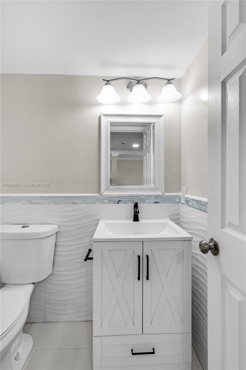 32 Wimbledon Lake Dr, Unit 221, Plantation, FL 33324 Photo