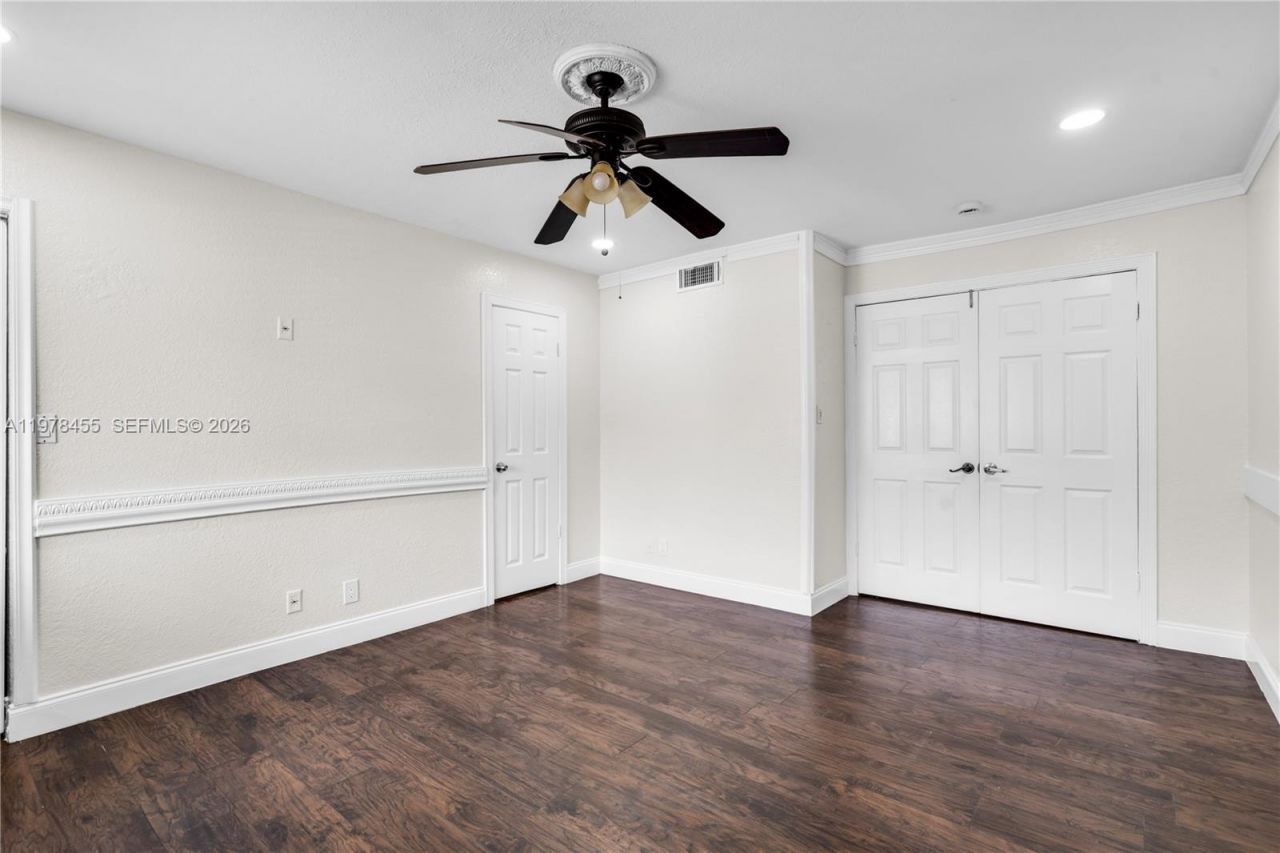 32 Wimbledon Lake Dr, Unit 221, Plantation, FL 33324 Photo