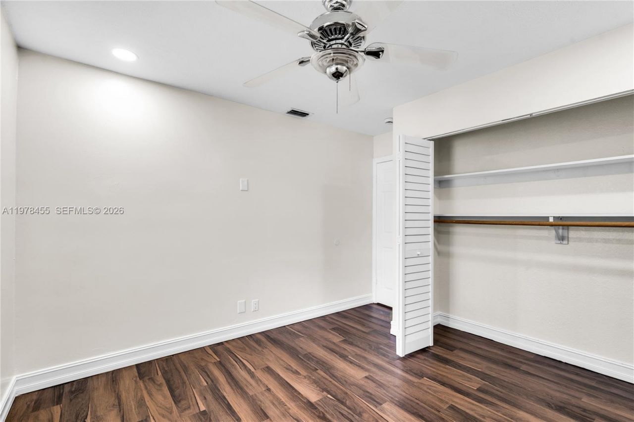 32 Wimbledon Lake Dr, Unit 221, Plantation, FL 33324 Photo