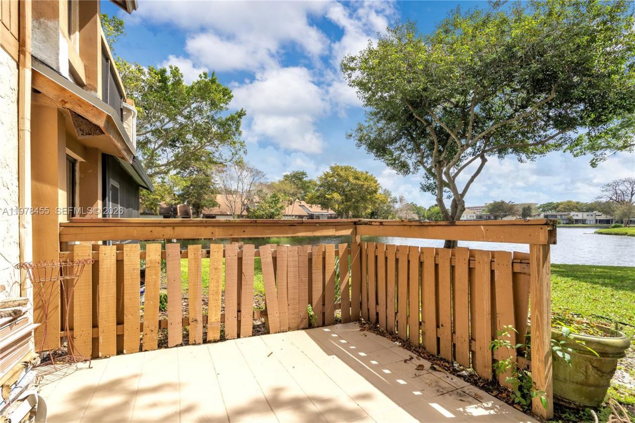 32 Wimbledon Lake Dr, Unit 221, Plantation, FL 33324 Photo