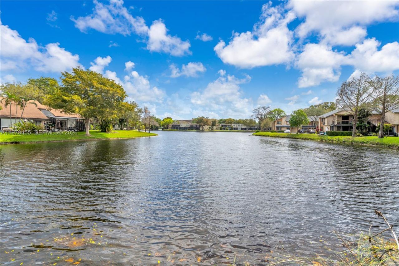 32 Wimbledon Lake Dr, Unit 221, Plantation, FL 33324 Photo