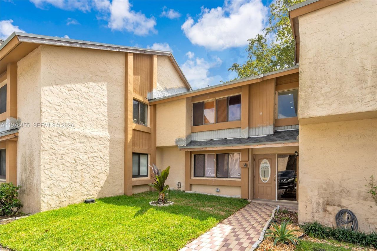 32 Wimbledon Lake Dr, Unit 221, Plantation, FL 33324 Photo