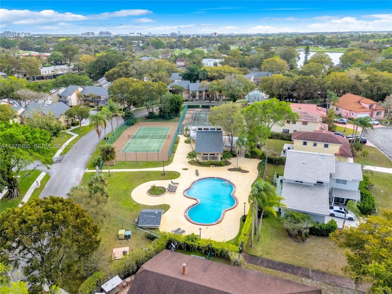 32 Wimbledon Lake Dr, Unit 221, Plantation, FL 33324 Photo