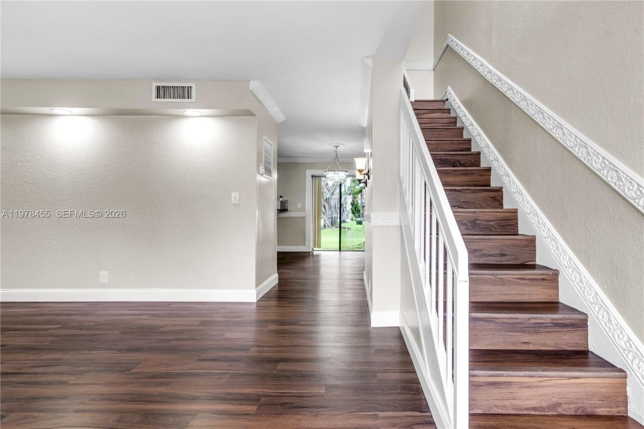 32 Wimbledon Lake Dr, Unit 221, Plantation, FL 33324 Photo