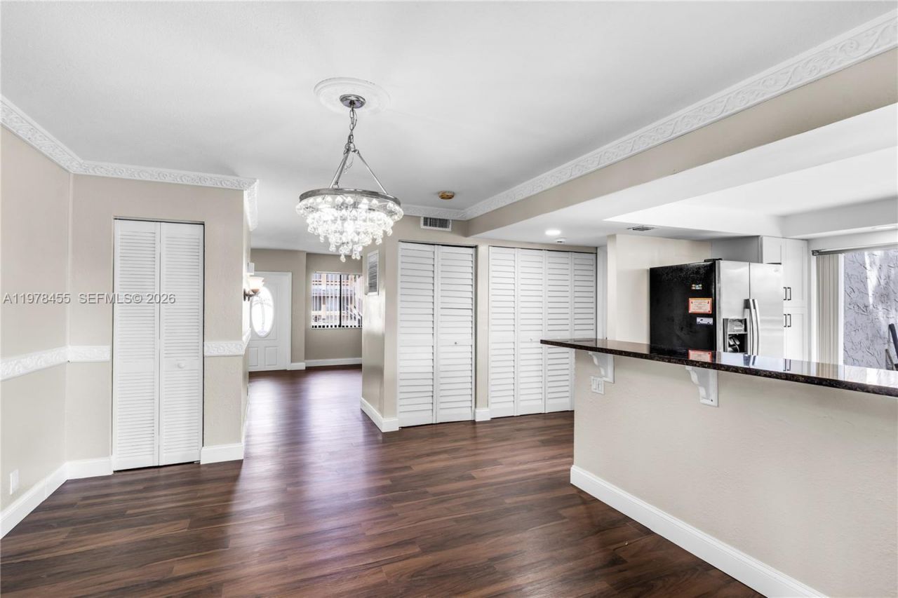 32 Wimbledon Lake Dr, Unit 221, Plantation, FL 33324 Photo