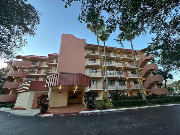 7401 NW 16th St, Unit 407, Plantation, FL 33313