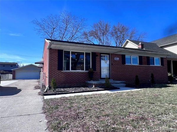 22600 Edgewater Street, St. Clair Shores, MI 48082