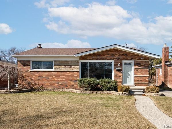 24263 Marine Avenue, Eastpointe, MI 48021