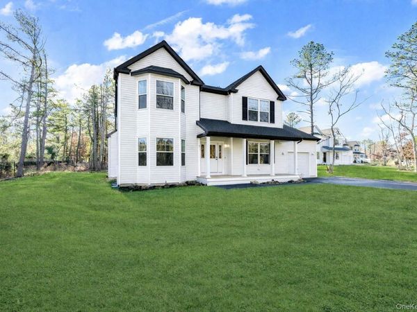 7 Henkel Road, Lake Grove, NY 11755