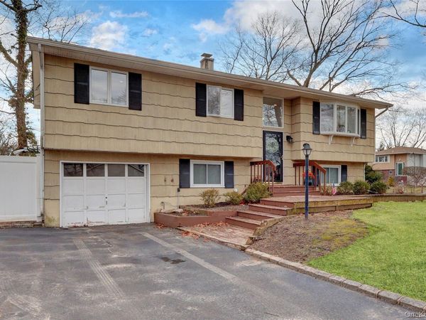 3 Livingston Street , Saint James, NY 11780