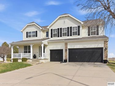 15802 Stony Circle, Omaha, NE 68136
