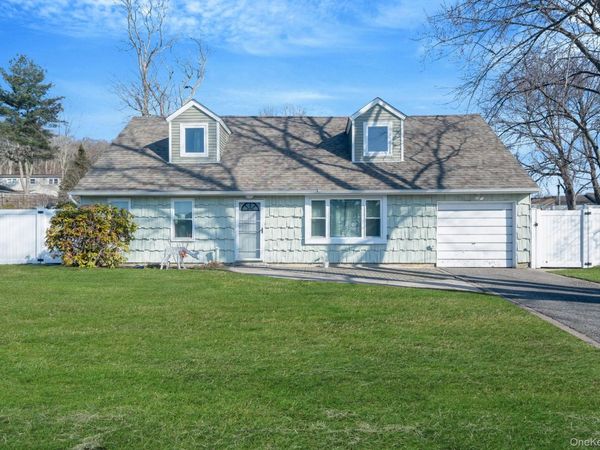 75 Oakcrest Avenue, Farmingville, NY 11738