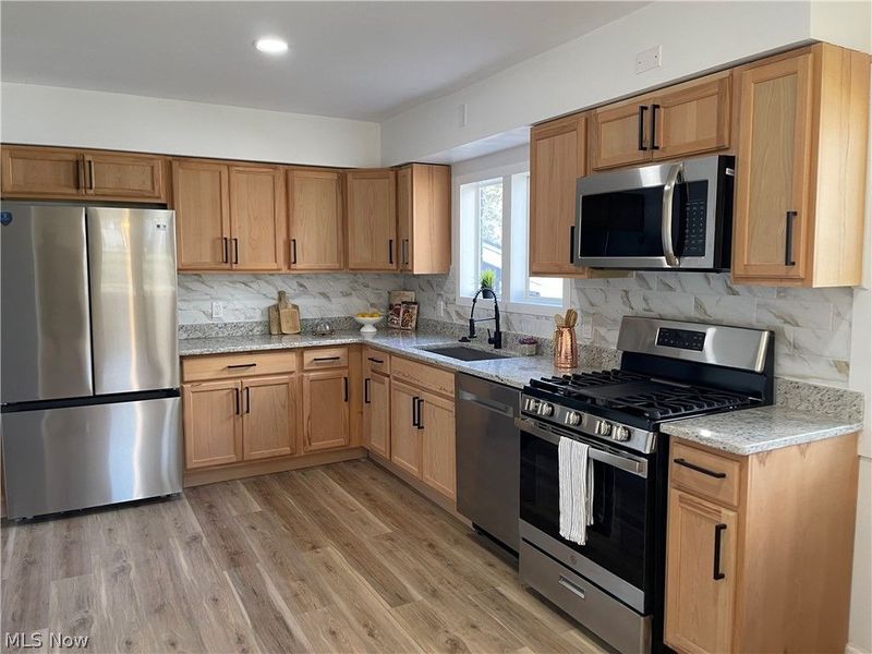 802 Orlando Avenue , Akron, OH 44320 Photo 2