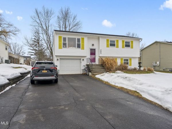 203 Deerfield Court, Voorheesville, NY 12186