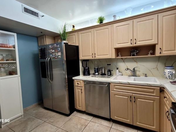 4001 Hillcrest Dr, Unit 705, Hollywood, FL 33021