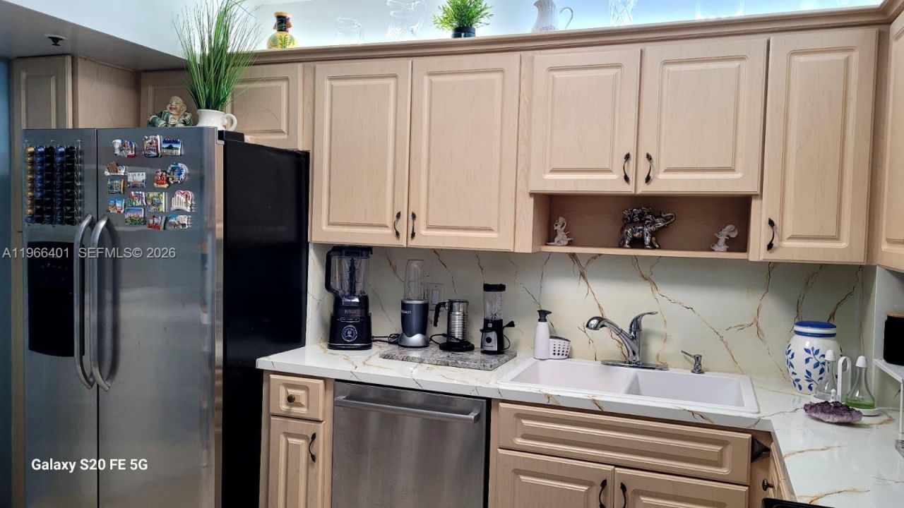 4001 Hillcrest Dr , Unit 705, Hollywood, FL 33021 Photo