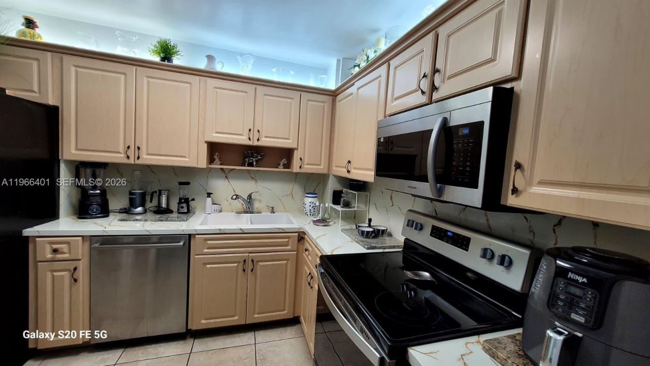 4001 Hillcrest Dr , Unit 705, Hollywood, FL 33021 Photo