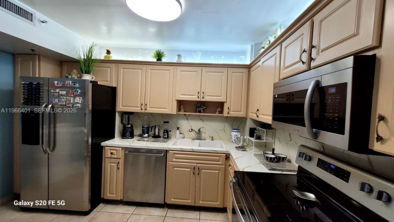 4001 Hillcrest Dr , Unit 705, Hollywood, FL 33021 Photo