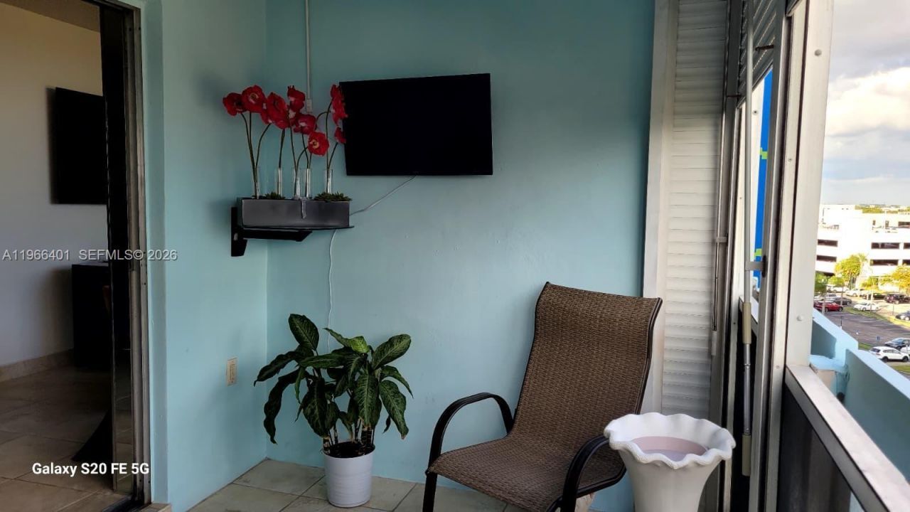 4001 Hillcrest Dr , Unit 705, Hollywood, FL 33021 Photo