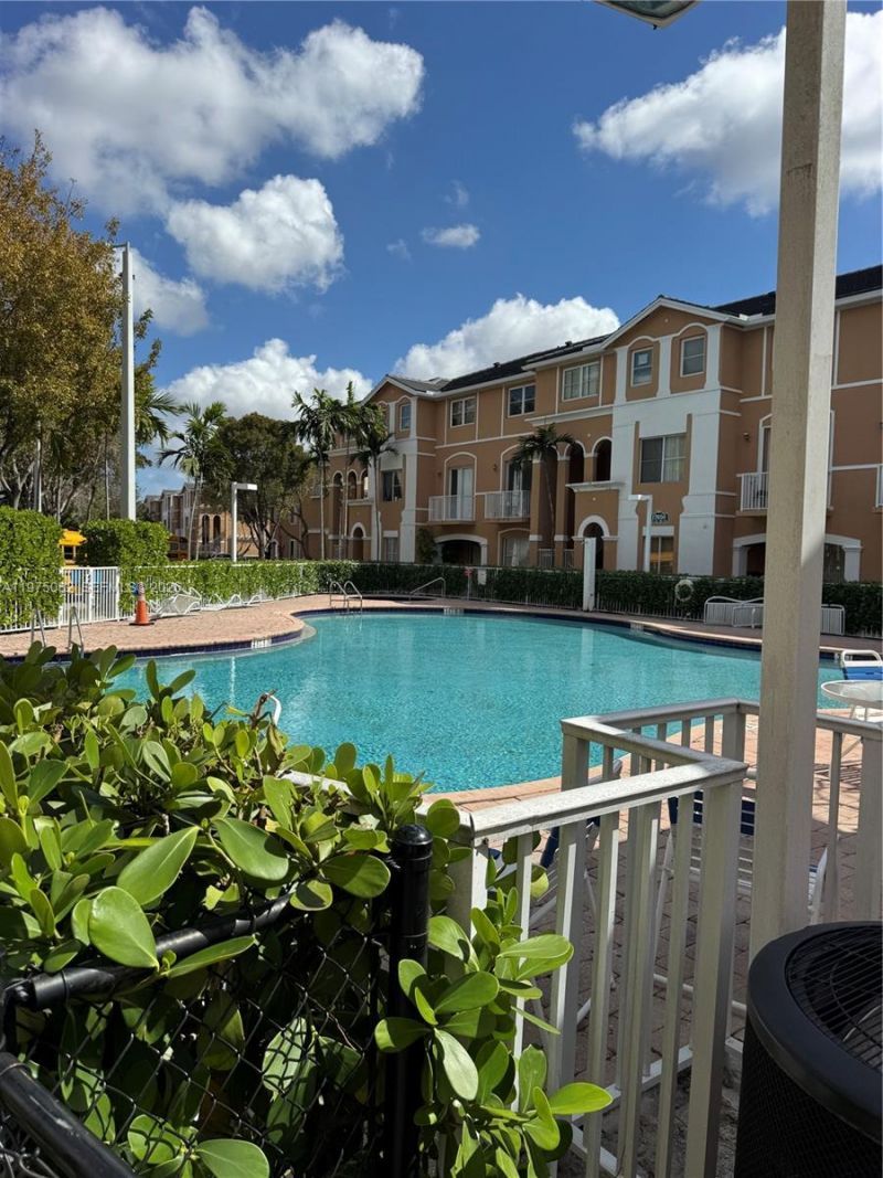 17660 NW 73rd Ave, Unit 206-3, Hialeah, FL 33015 Photo