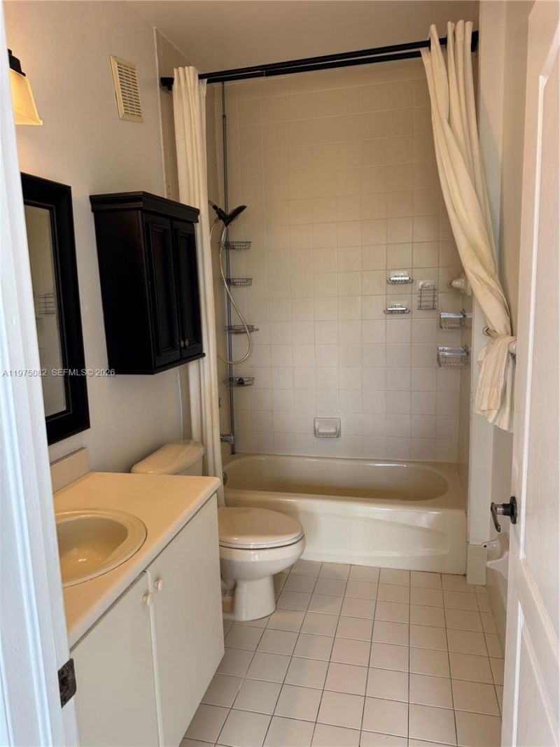 17660 NW 73rd Ave, Unit 206-3, Hialeah, FL 33015 Photo