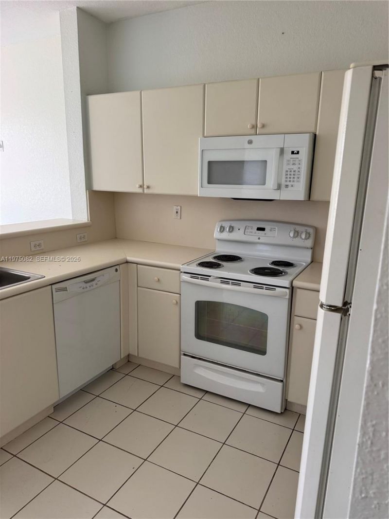 17660 NW 73rd Ave, Unit 206-3, Hialeah, FL 33015 Photo