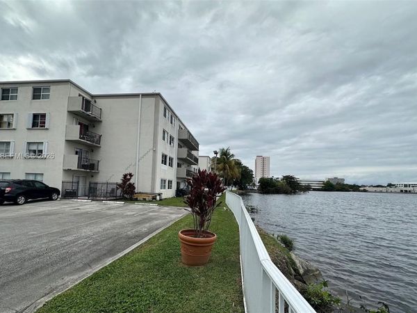 5501 NW 7th St , Unit E305, Miami, FL 33126
