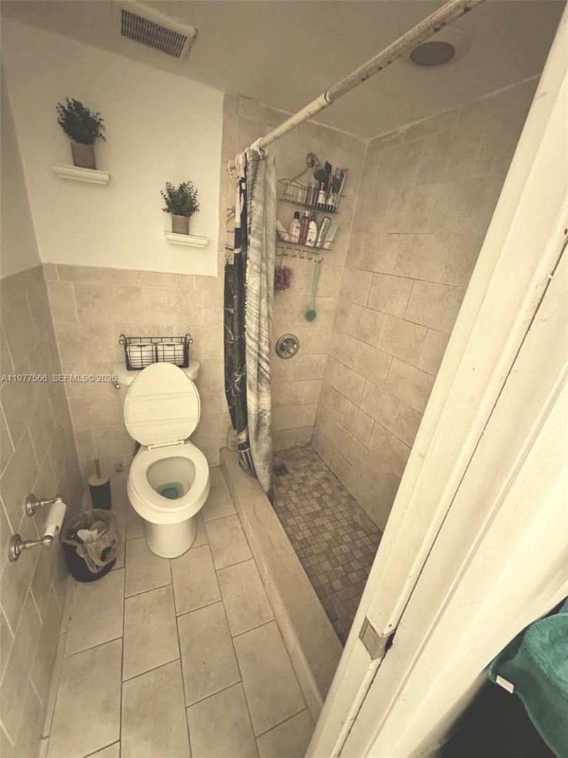 5501 NW 7th St , Unit E305, Miami, FL 33126 Photo