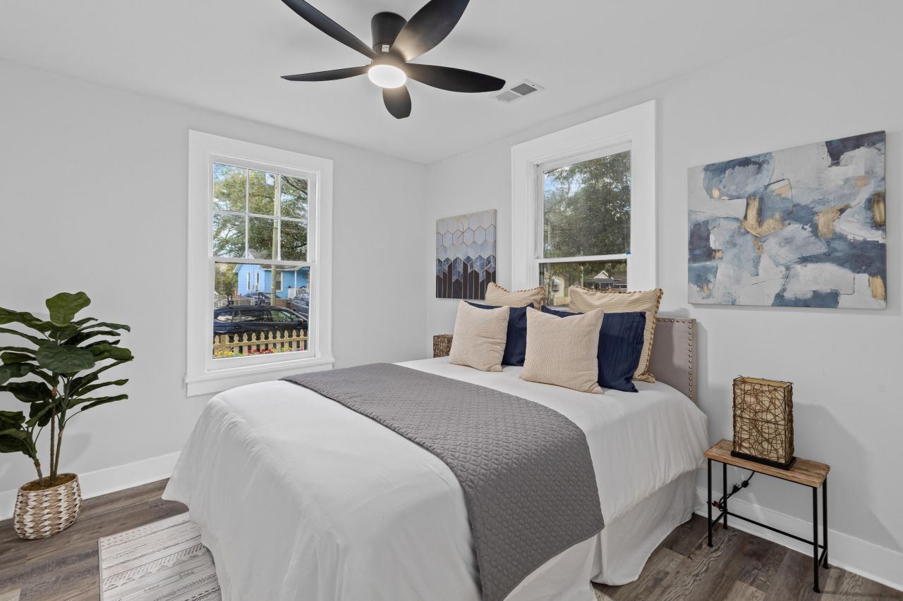 2718 E Surrey Drive Photo 11