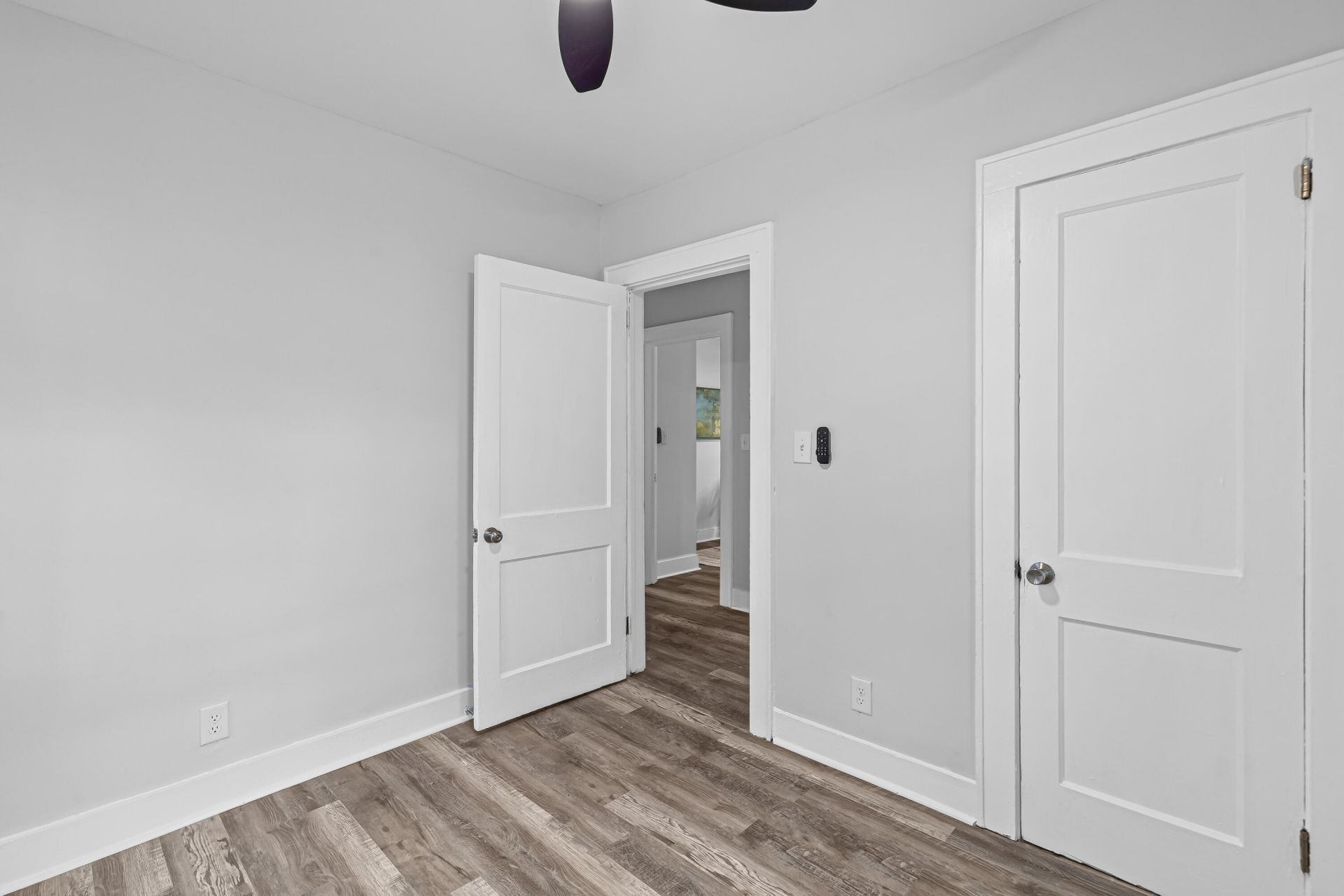 2718 E Surrey Drive Photo 13