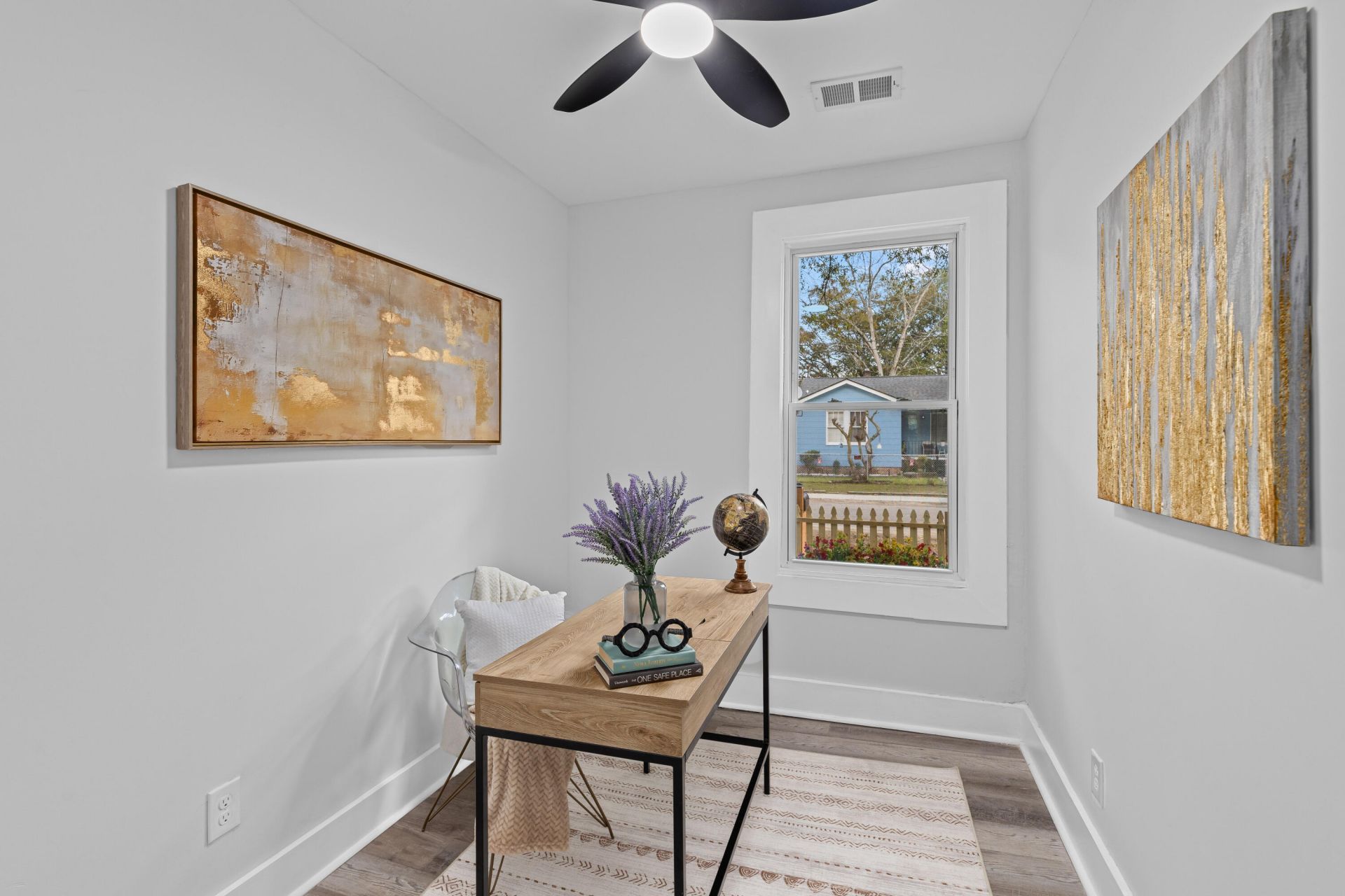 2718 E Surrey Drive Photo 14