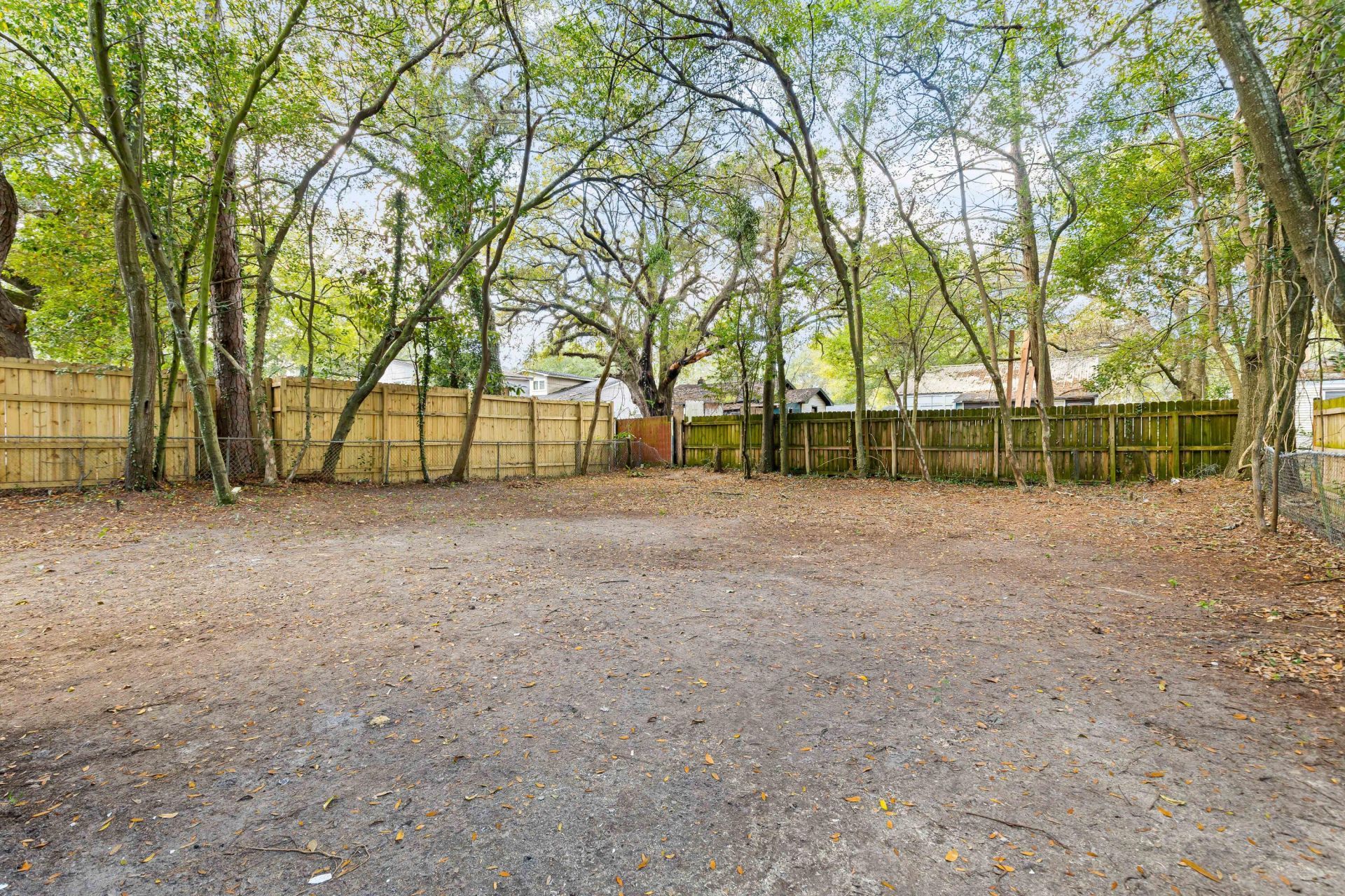 2718 E Surrey Drive Photo 17