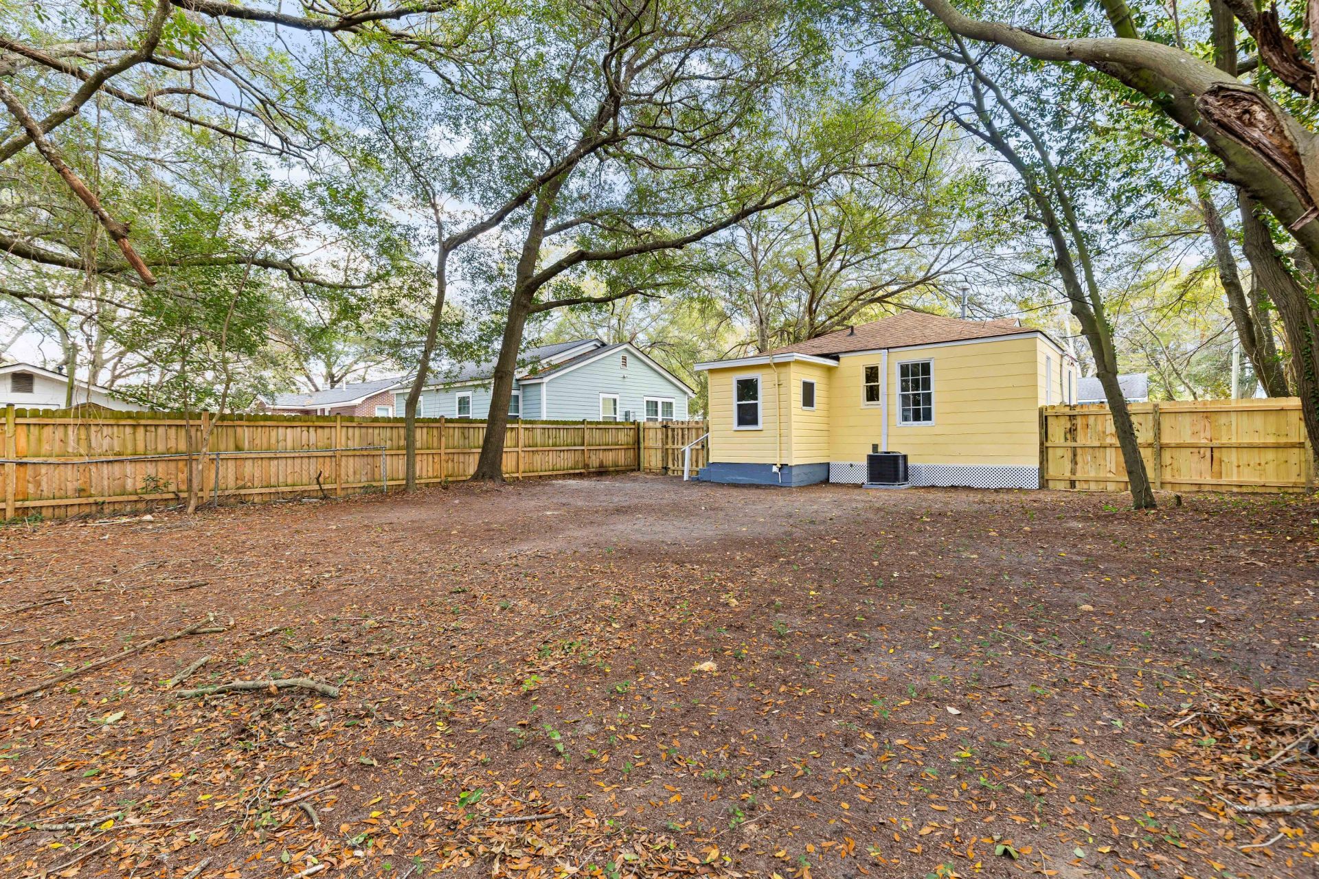 2718 E Surrey Drive Photo 19