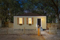 2718 E Surrey Drive photo 4