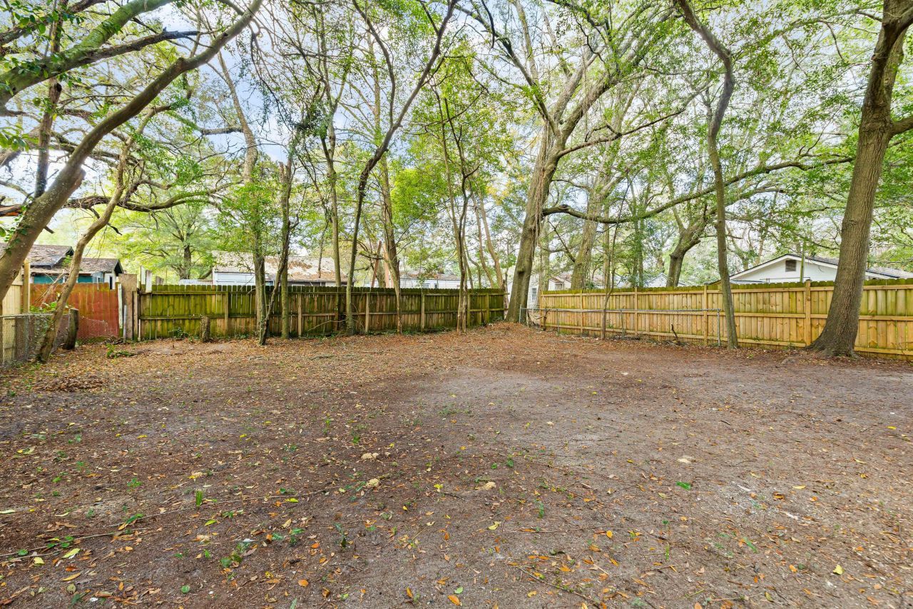 2718 E Surrey Drive Photo 20