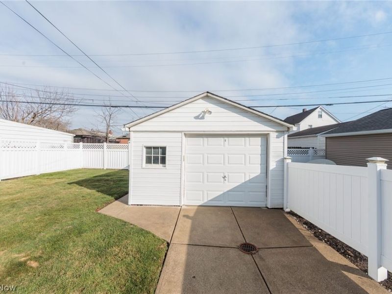 3006 Torrington Avenue , Parma, OH 44134 Photo 8