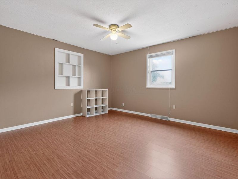 396 Pasadena Avenue, Columbus, OH 43228 Photo 10