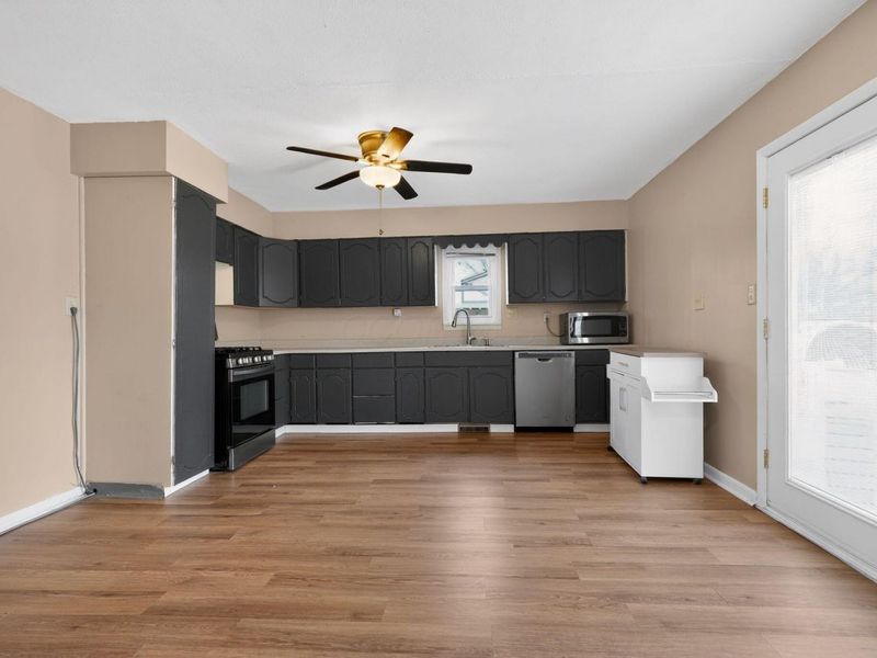 396 Pasadena Avenue, Columbus, OH 43228 Photo 15