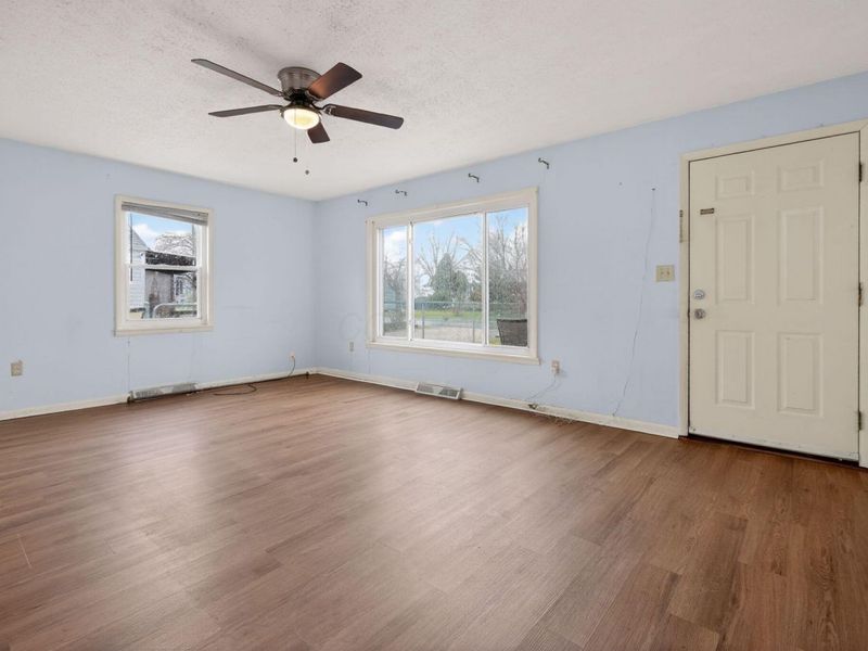 396 Pasadena Avenue, Columbus, OH 43228 Photo 5