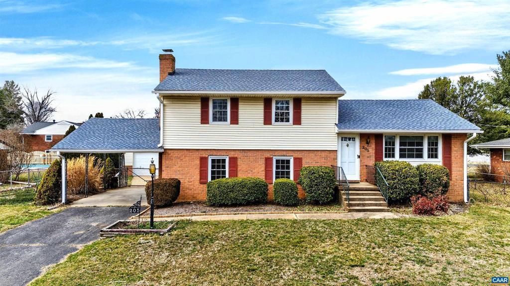 205 Stonewall Dr, Waynesboro, VA 22980 Main Photo