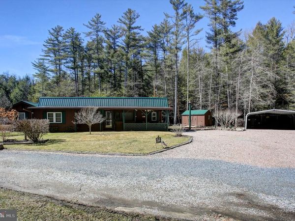 2010 C PINE GROVE ROAD , FAYETTEVILLE, PA 17222